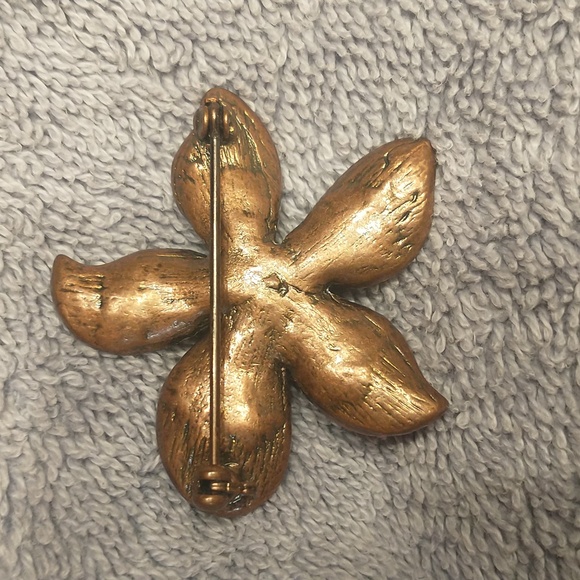 Enamel rhinestone brooch. - Picture 4 of 8